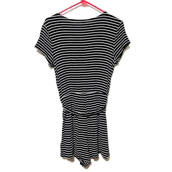 Gap Romper Women's Size M Black/White Stripes Belted Stretch Nautical Casual - Picture 2 of 6